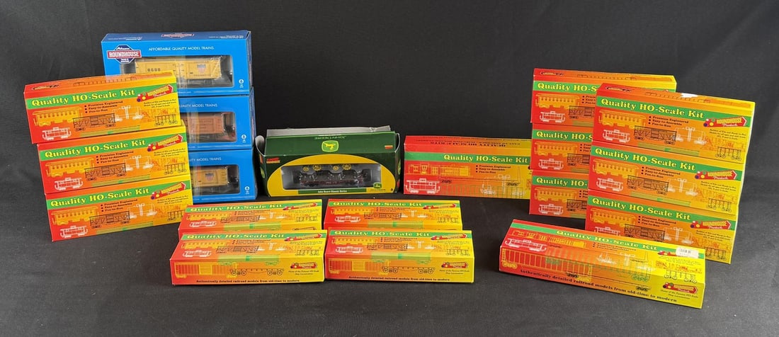 Collection of Roundhouse HO Scale Boxcar Kits (1 of 12)