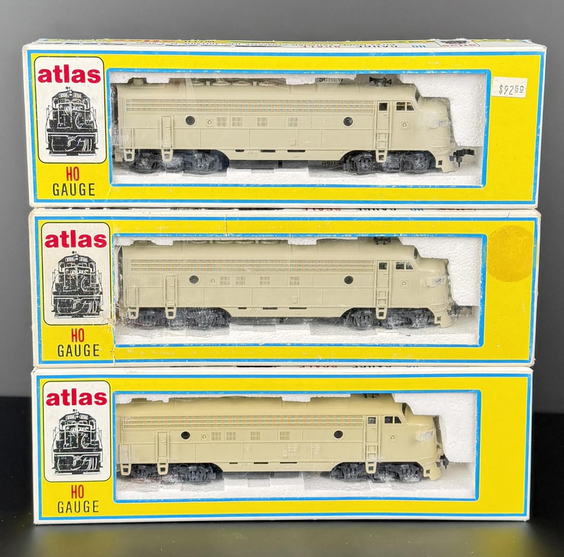 Atlas HO Gauge Diesel 8301 8302 Locomotives: Nice grouping