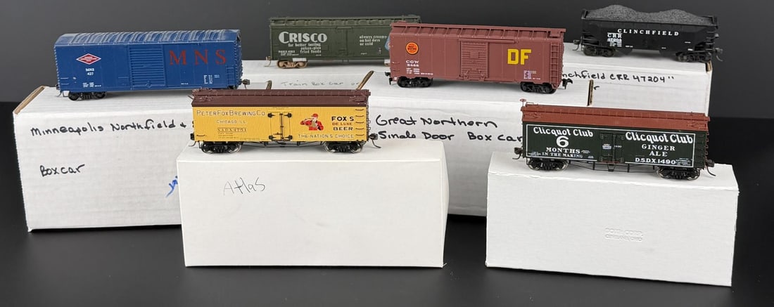 Collection of Assorted Atlas Boxcars: Nice grouping.