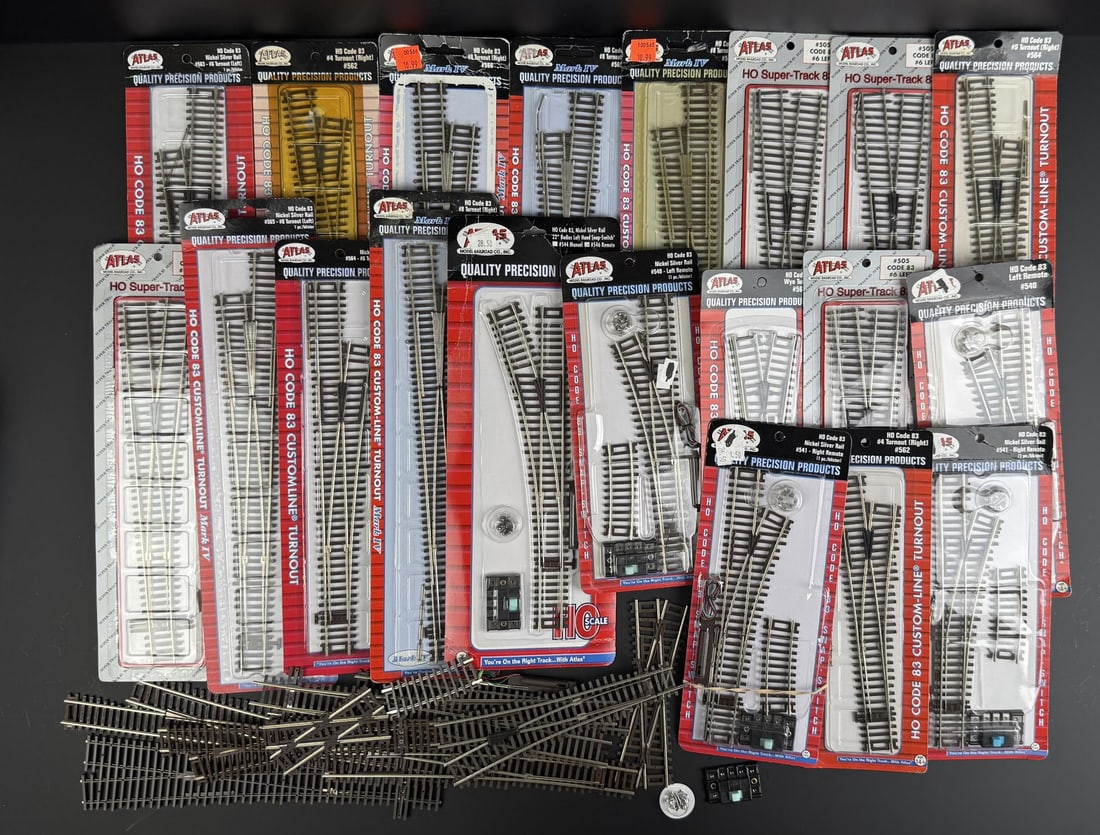 Collection of Atlas HO Scale Track: 20 sealed, 13 loose.