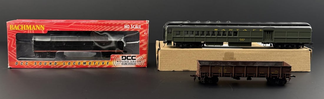 Collection of Bachmann HO Scale Cars Locomotive: Nice grouping