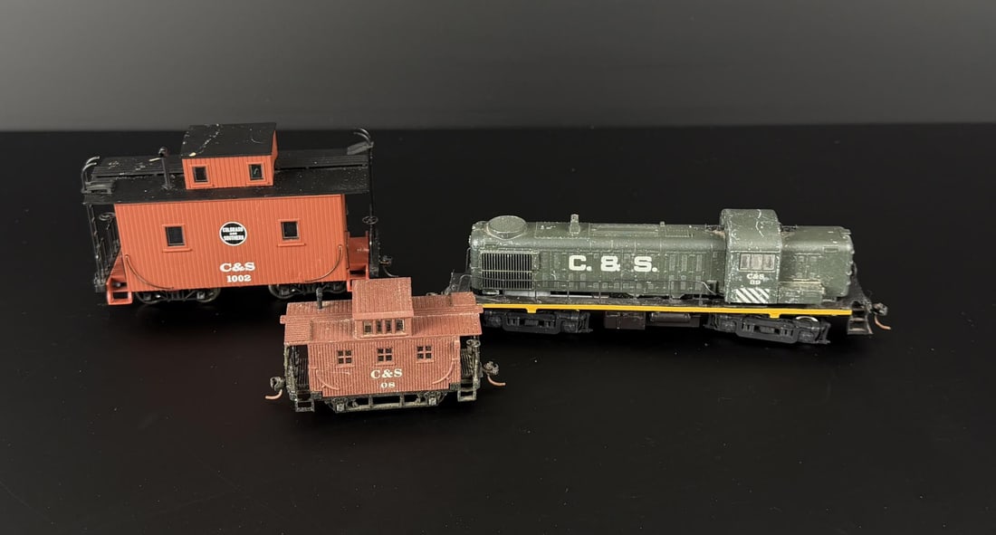 Kato Bachmann Train Cars and Locomotive: Kato 37701 Locomotive.