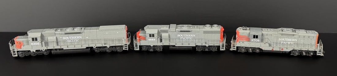 Athearn 8356 4823 3708 Locomotives (1 of 8)
