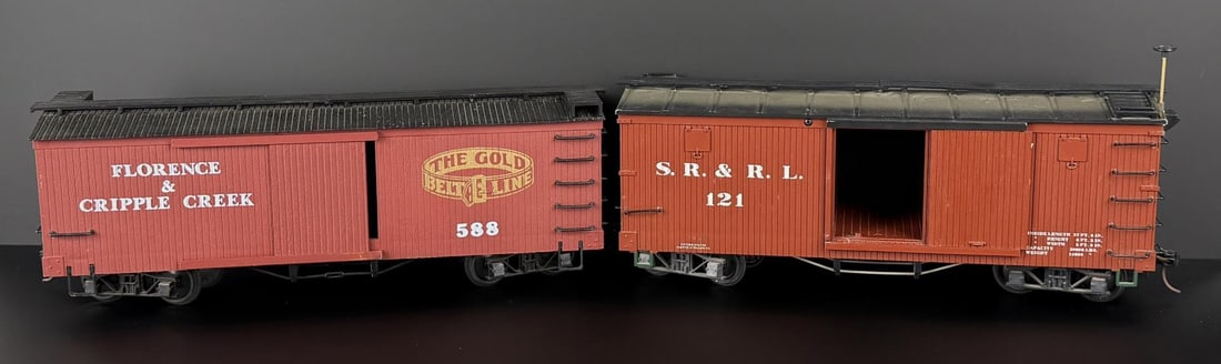 Bachmann G Scale 588 121 Boxcars: Nice grouping