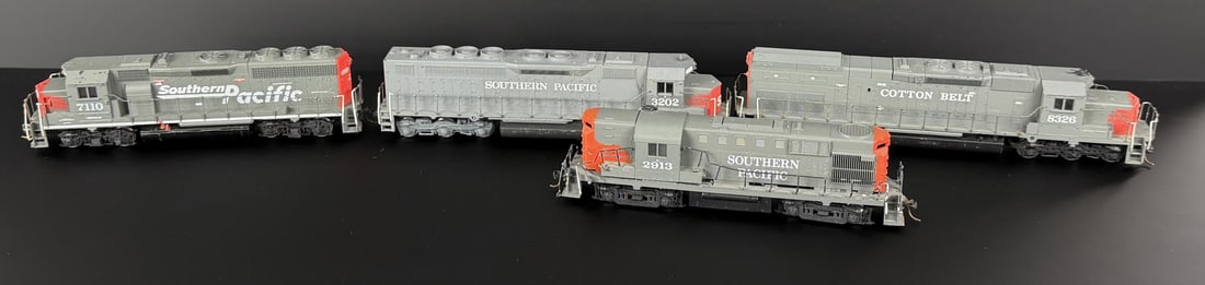 Athearn Southern Pacific Cotton Belt Locomotives: 7110, 3202, 8326, 2913.