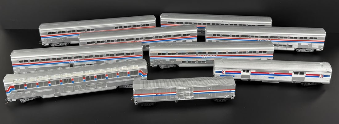 MTH Con-Cor Amtrak Superliner Passenger Cars: 9 total.