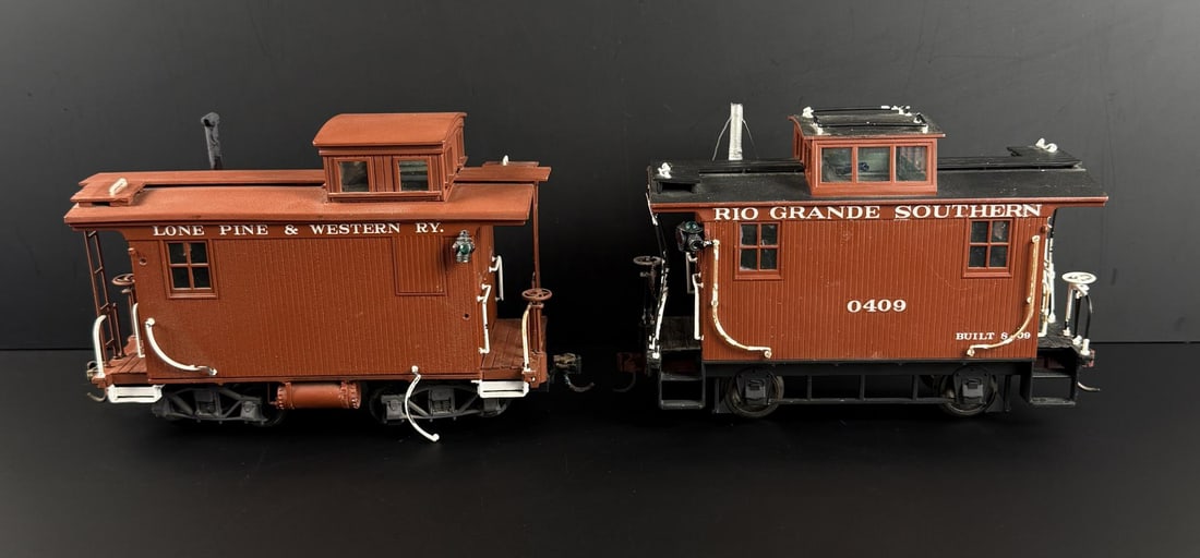 Bachmann G Scale Cabooses (1 of 9)