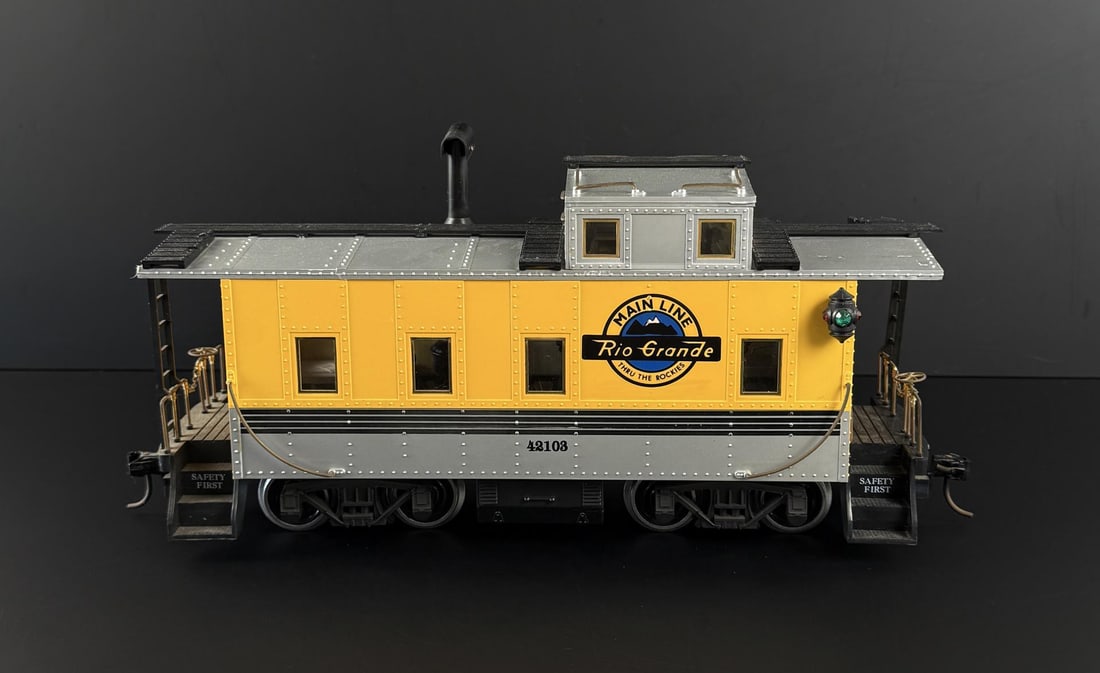 REA G Scale Main Line Rio Grande 42103 Caboose (1 of 8)