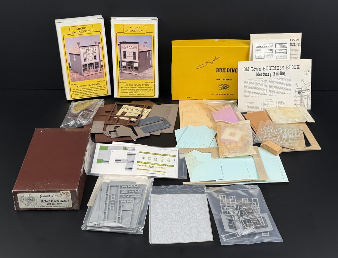 Collection of HO Scale Building Models: Nice grouping