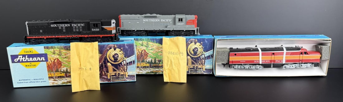 Collection of Athearn Southern Pacific Locomotives: Nice grouping.