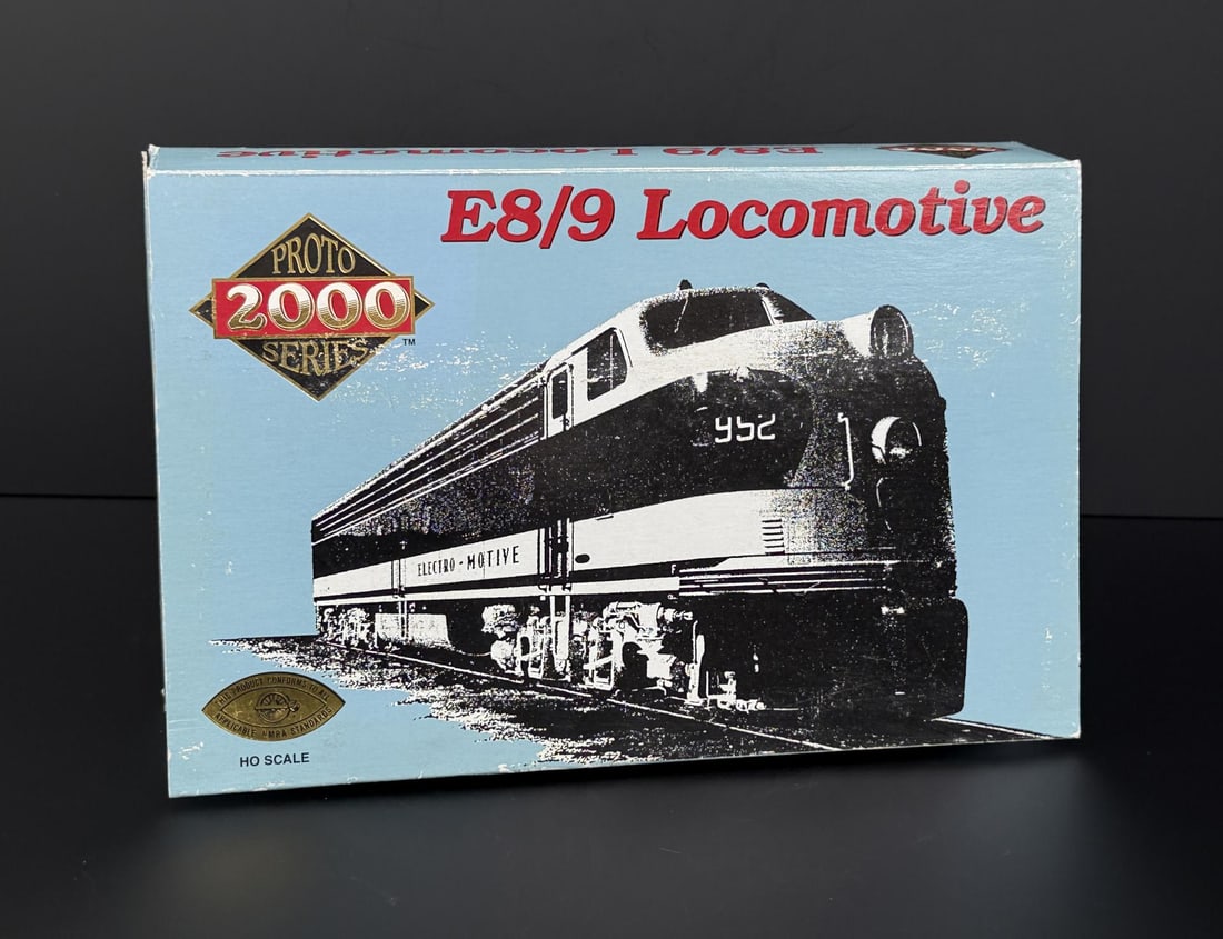 Proto 2000 8129 E8/9 Locomotive: Undecorated.