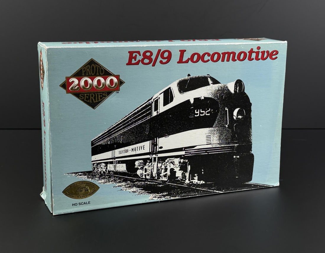 Proto 2000 8129 E8/9 Locomotive: Undecorated.