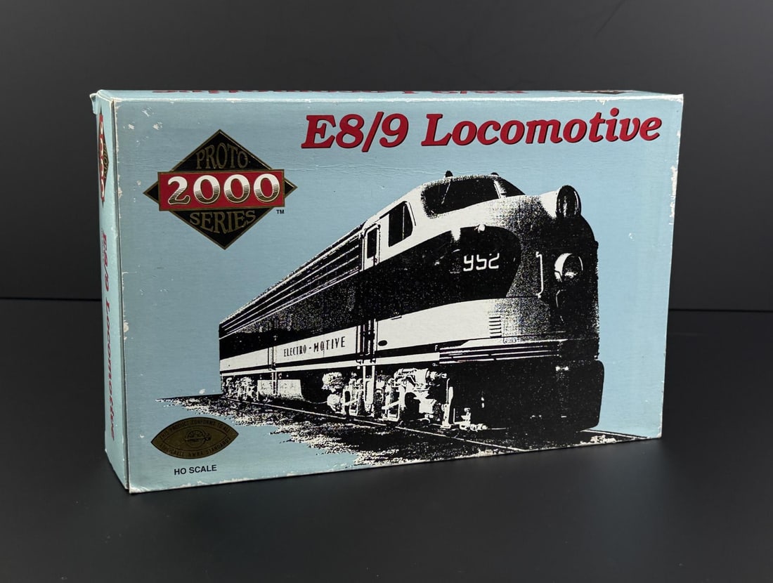Proto 2000 8199 E8/9 Locomotive: Southern Pacific #6052