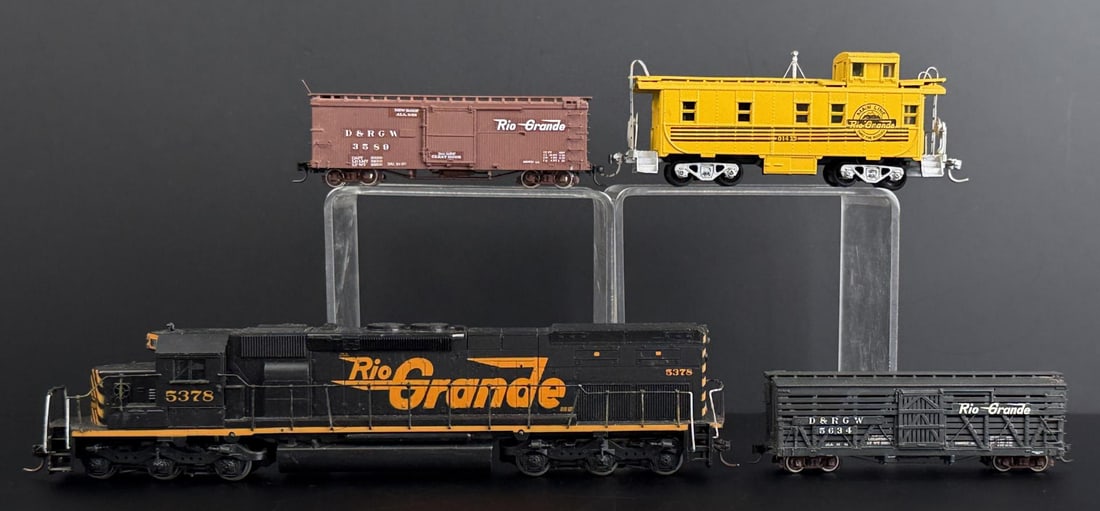 Collection of Athearn Rio Grande Locomotives Cars: Nice grouping