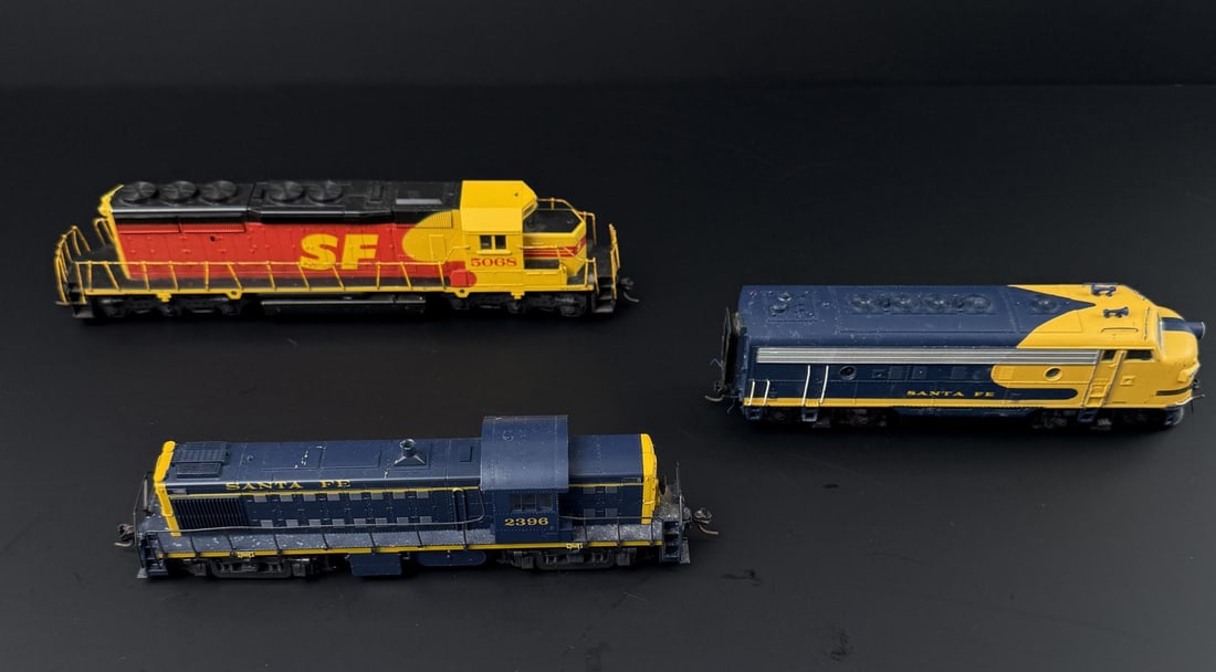 Collection of Kato Athearn Locomotives: Nice grouping