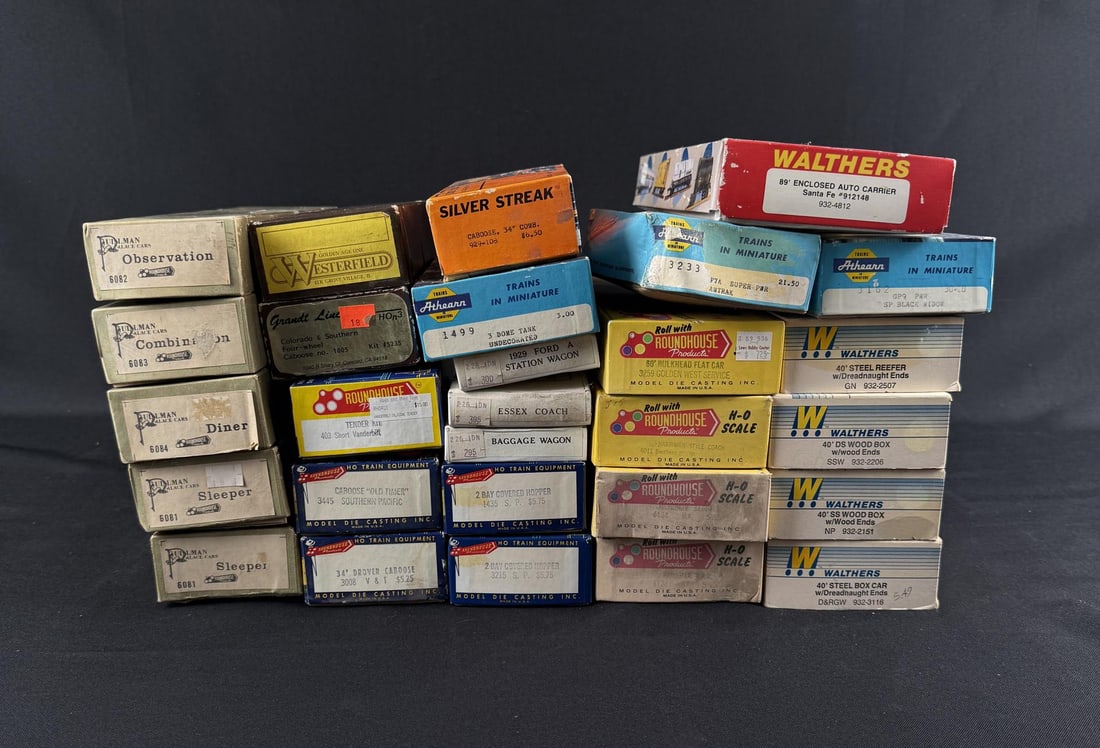 Collection of Assorted Boxcar Models (1 of 6)