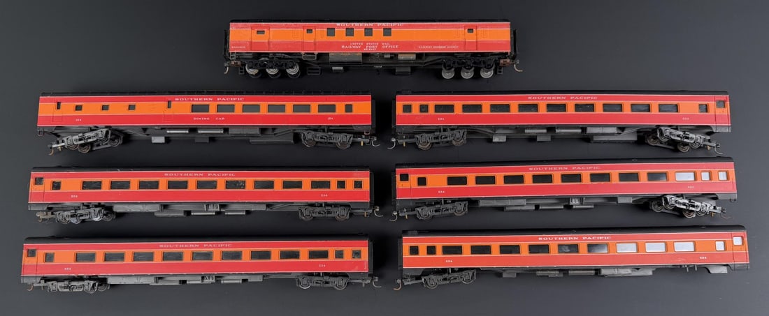 Rivarossi Southern Pacific Daylight Passenger Cars: Nice grouping