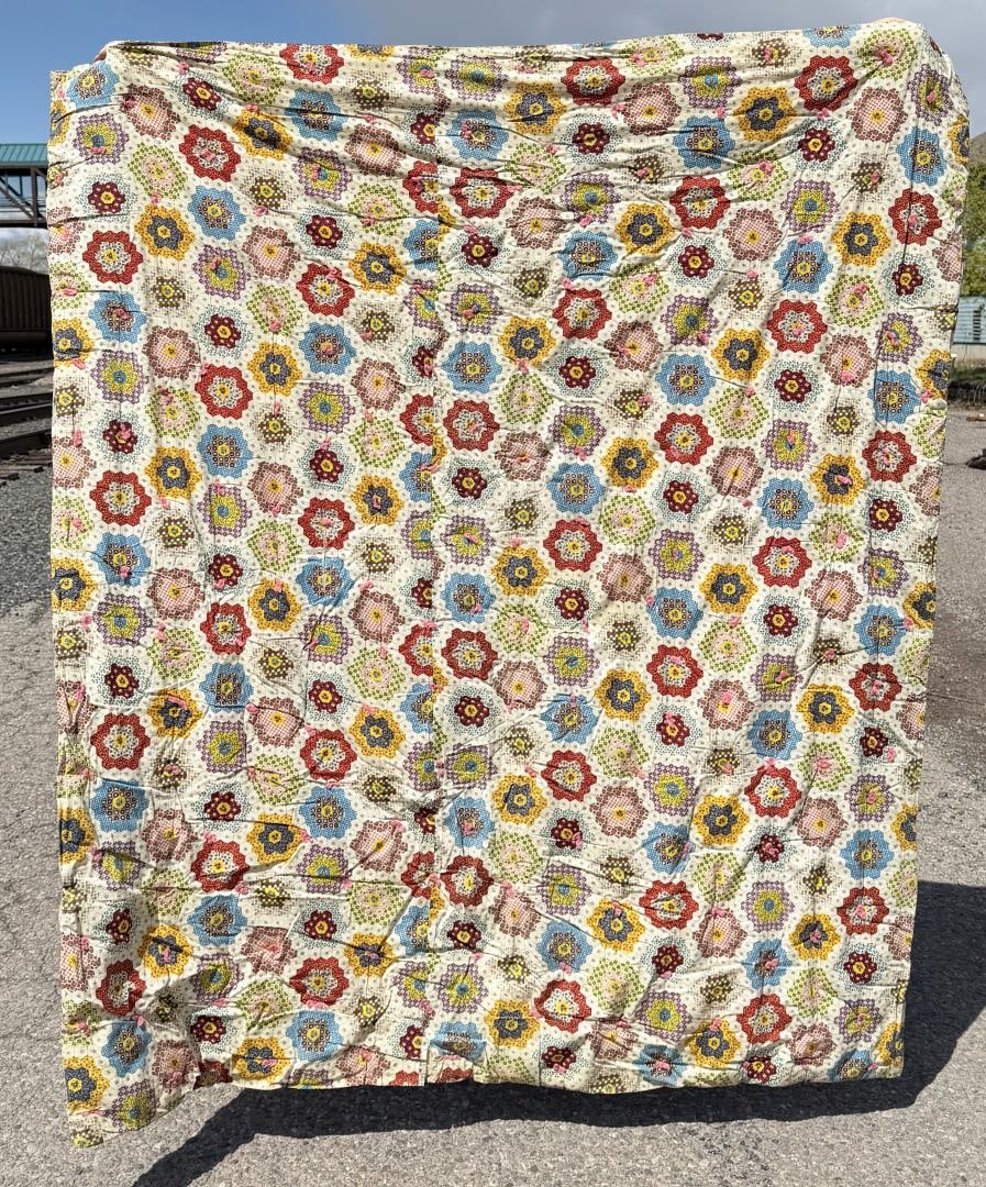 Dresden Plate Quilt Blanket: 57 1/2" by 67 1/2"