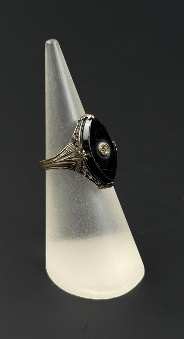 Art Deco Sterling Silver Onyx Ring: Size 5 1/2. 2.97 grams.