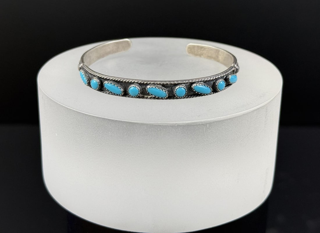 Zuni Sterling Silver Turquoise Bracelet: 6" internal circumference. 11.31 grams.