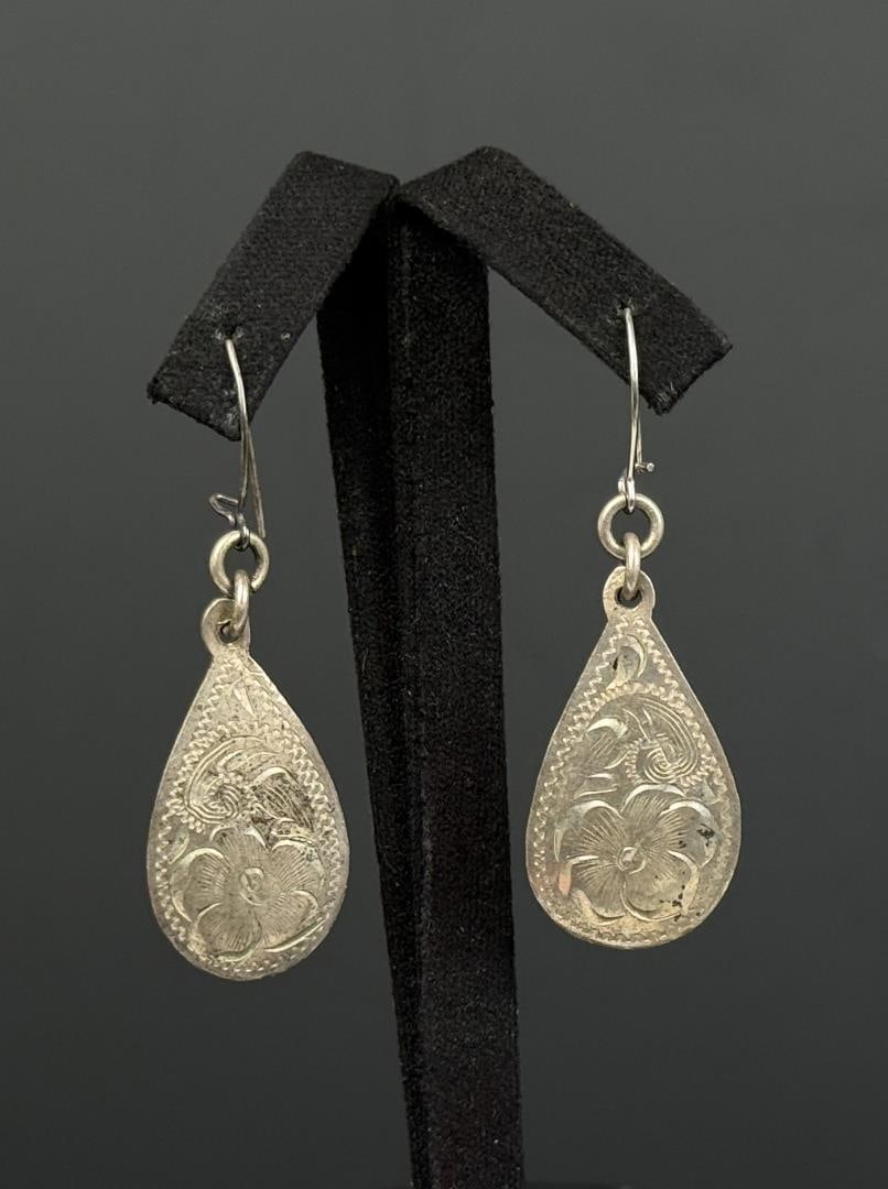 Fleming Sterling Silver Floral Cowgirl Earrings (1 of 4)