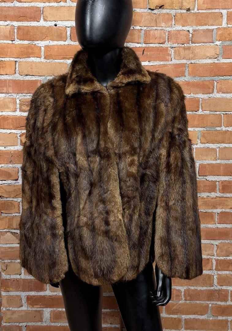 Hahne and Co Mink Fur Coat Cape: Shoulder to shoulder 18", 25" top to bottom.