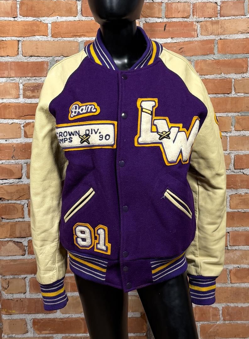 Vintage 1991 Lake Washington Letterman Jacket: 24" armpit to armpit, 19" shoulder to shoulder, and 27" top to bottom.