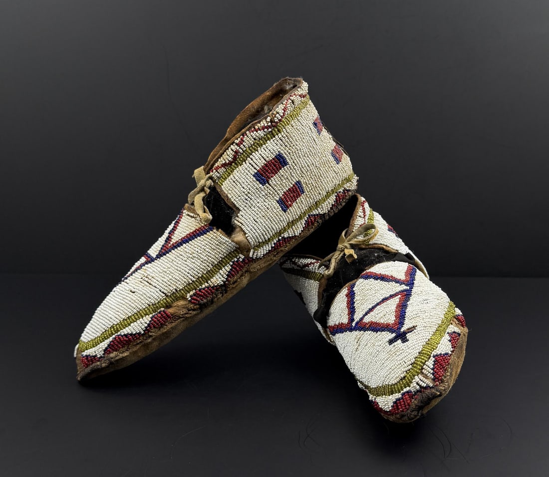 Plains Cree Native American Indian Moccasins (1 of 7)