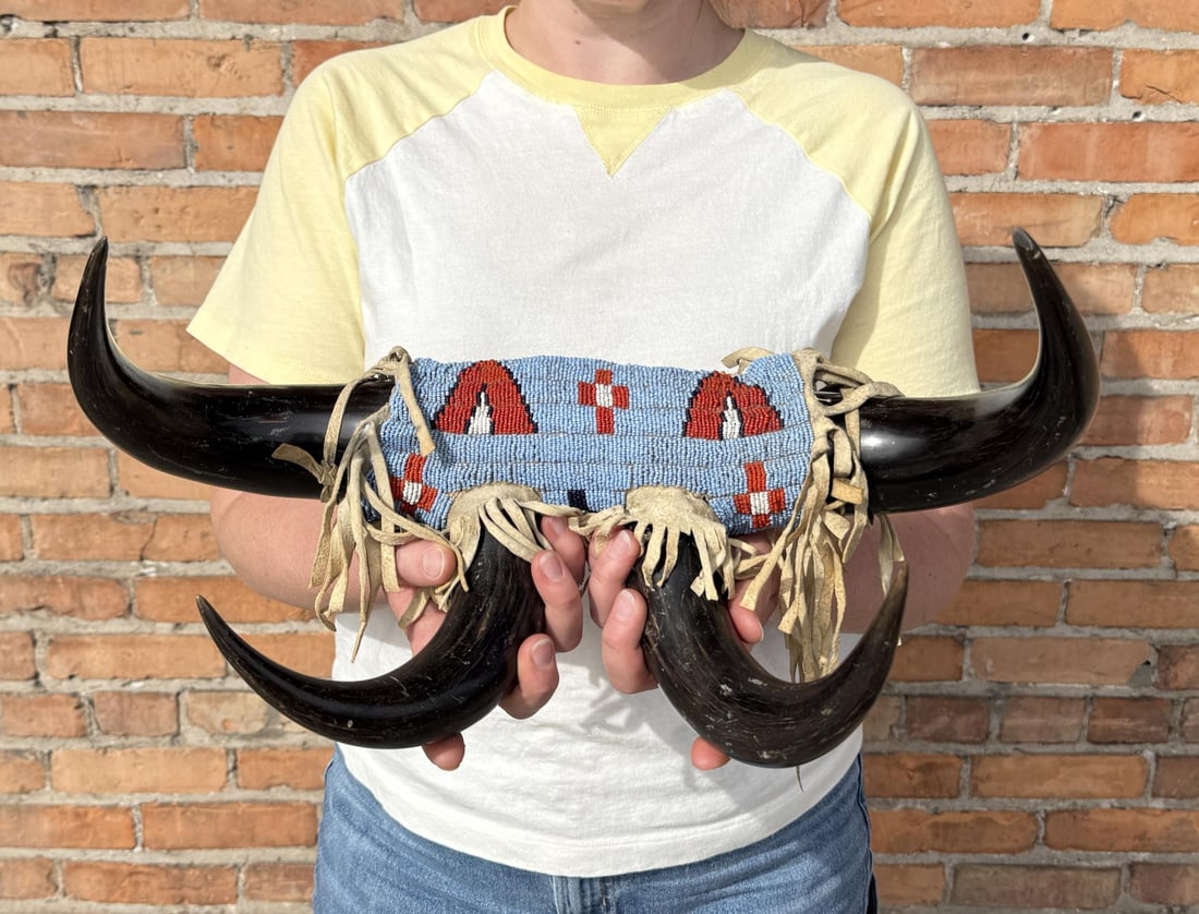 Cheyenne Indian Beaded Buffalo Horn Coat Rack (1 of 7)
