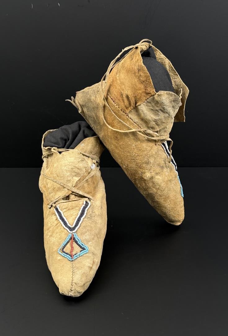Plains Cree Native American Indian Moccasins (1 of 7)