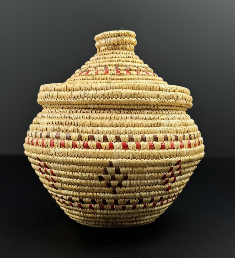 Alaskan Inuit Eskimo Yupik Lidded Basket (1 of 4)