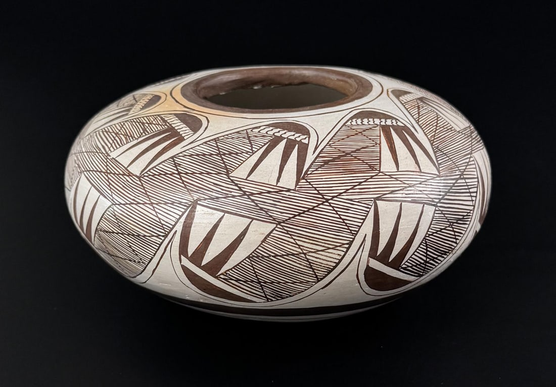 Shirley Benn Nampeyo Hopi Migration Pattern Pot: 5" by 5" by 2 1/4".