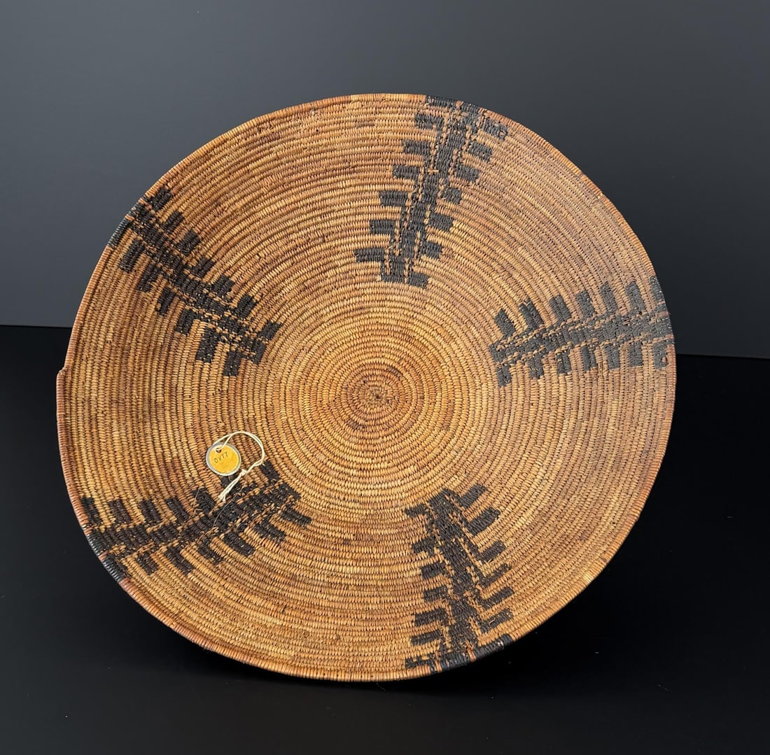 Yokuts Native American Indian Basket: 15" diameter, 4" tall.