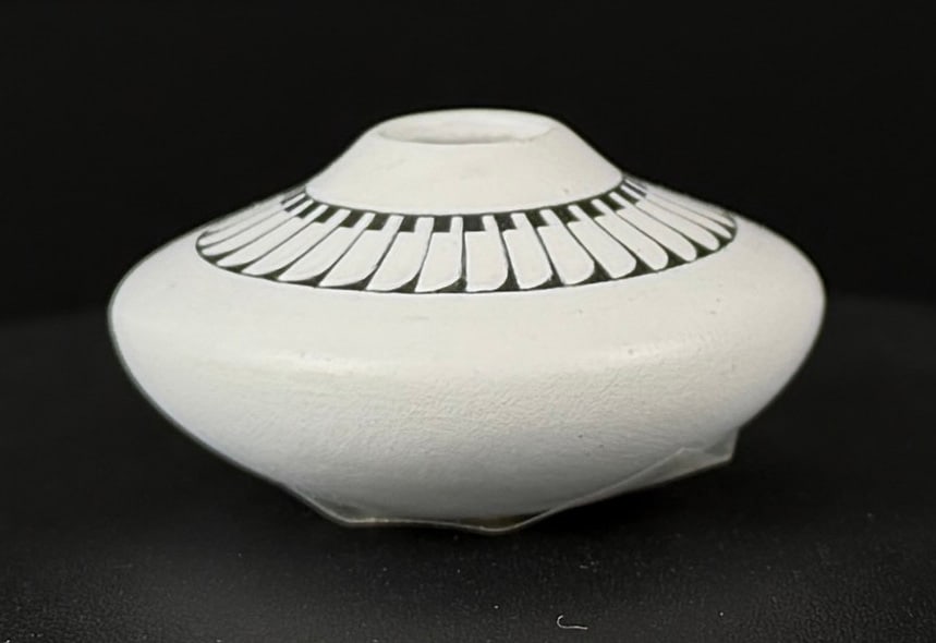 Teresa Wildflower Chemehuevi Miniature Pot: 1 1/8" diameter, 1/2" tall. Provenance: Heard Museum, acquired 3/18/2009.