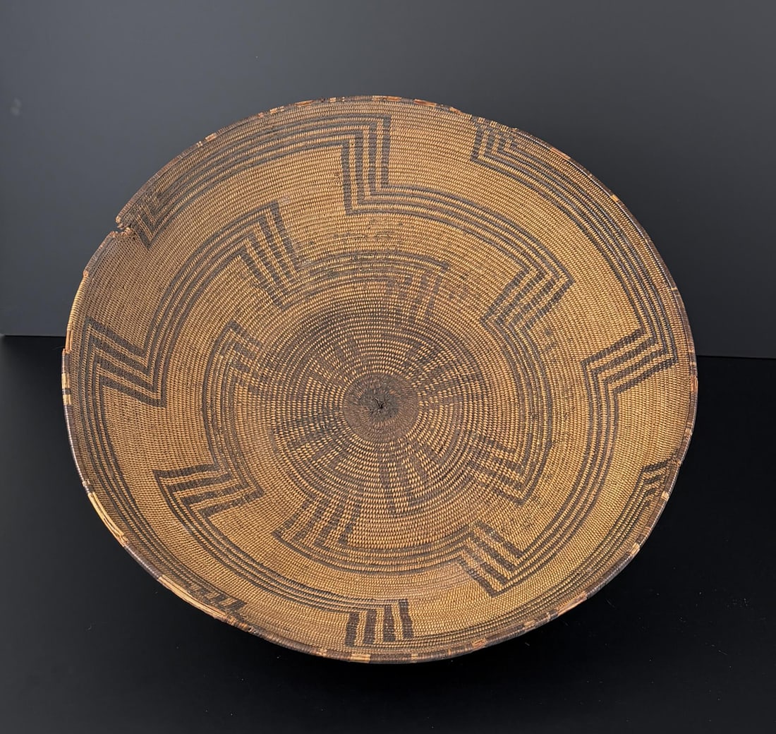 Large Apache Native American Indian Basket (1 of 10)