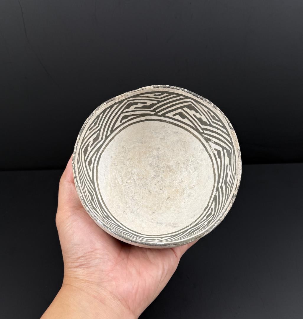 Ancient Mimbres Indian Pottery Bowl (1 of 8)