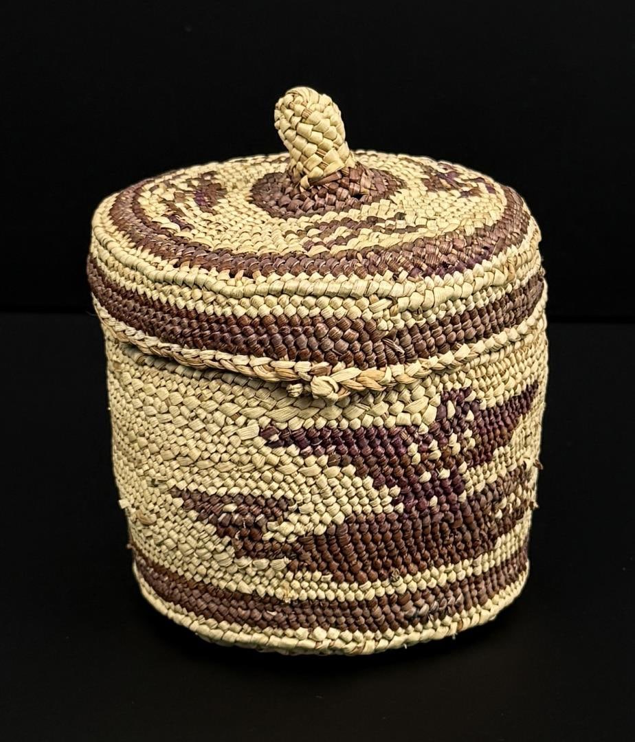 Makah Northwest Coast Indian Basket (1 of 12)