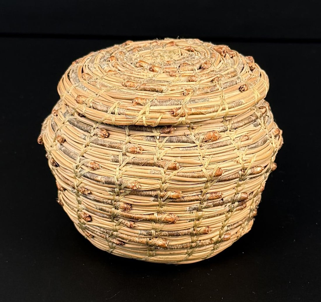 Native American Indian Pine Needle Basket: 3 1/4" diameter, 2 3/4" tall.