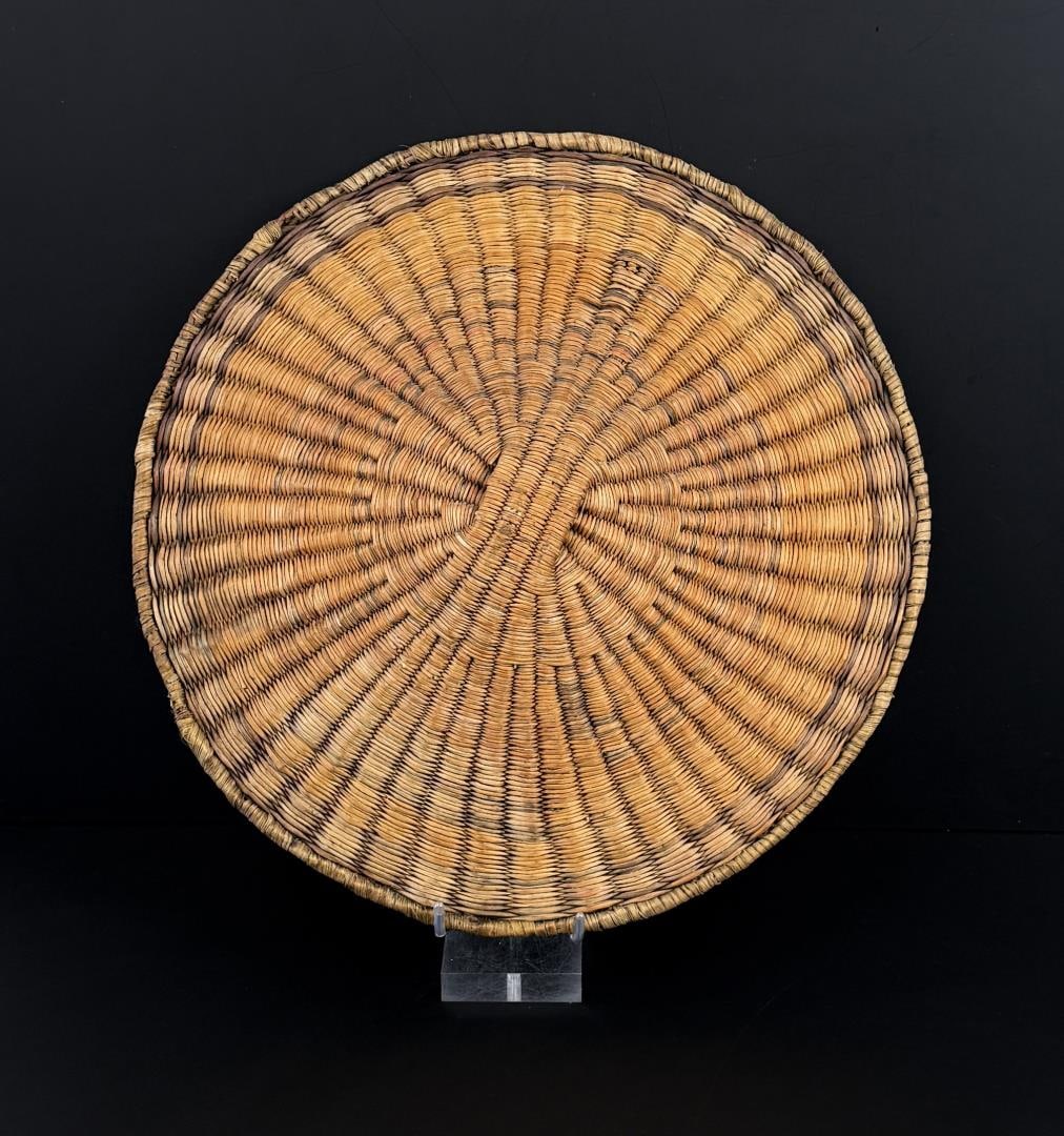 Hopi Native American Indian Basket Tray Third Mesa: 14" diameter.