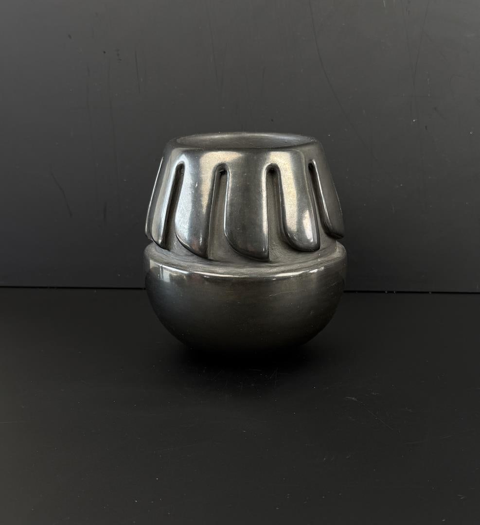 Veronica Naranjo Santa Clara Pueblo Jar: 4 5/8" tall, 4 1/2" diameter.