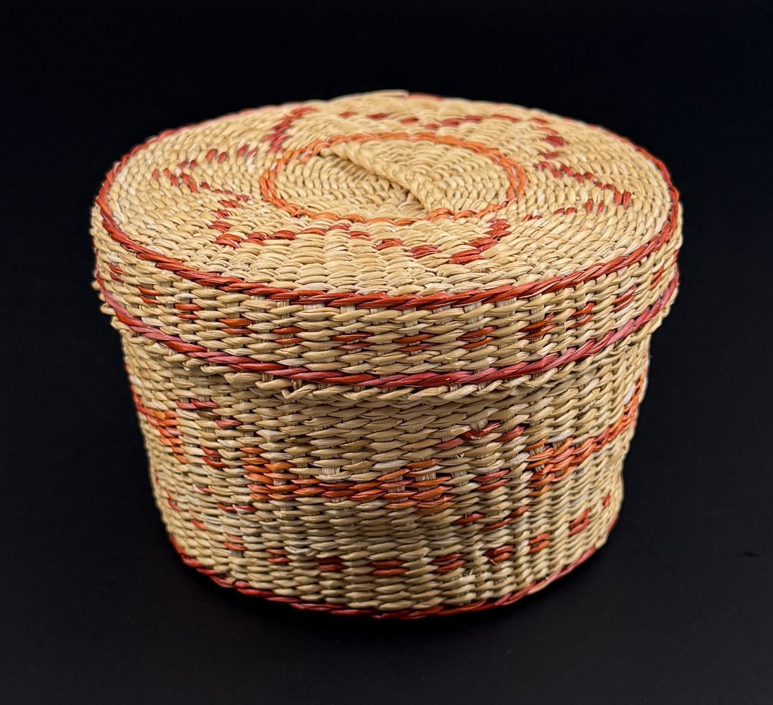 Seagrass Lidded Basket: 4 1/4" diameter, 2 5/8" tall