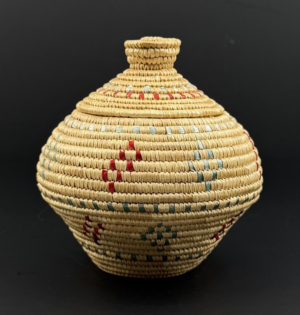 Alaskan Inuit Eskimo Yupik Lidded Basket (1 of 9)