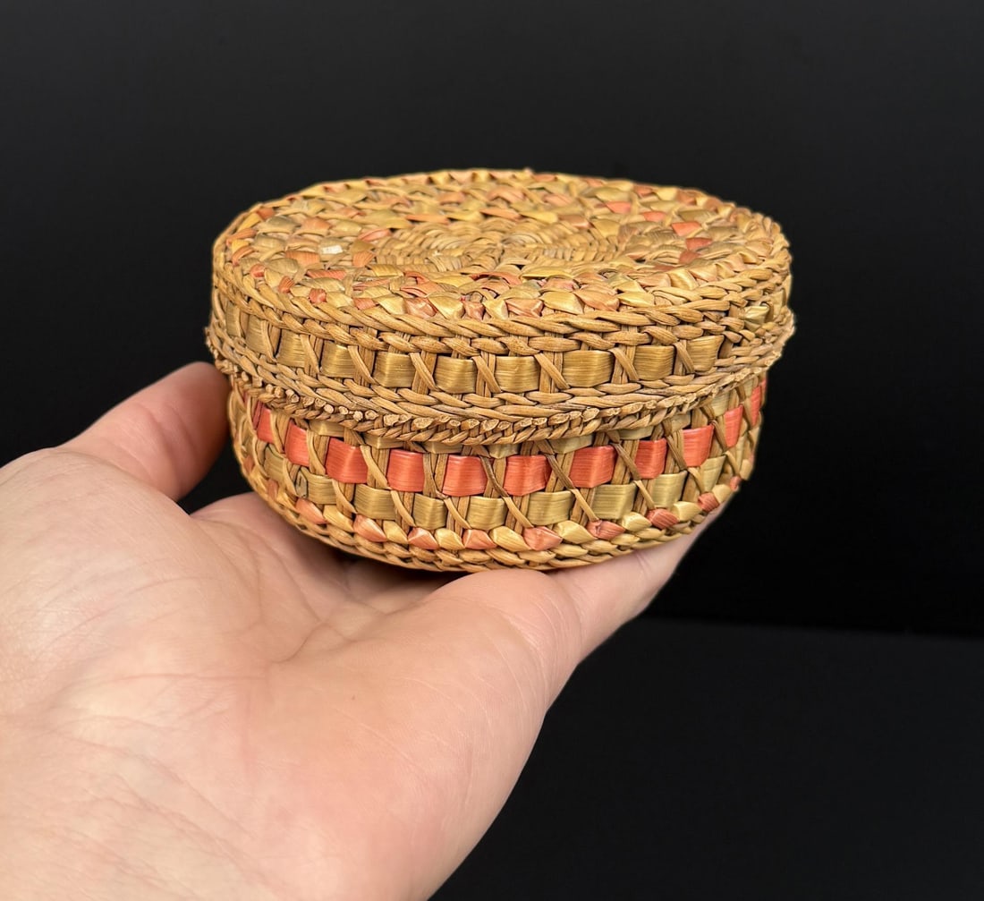 Chehalis Native American Indian Lidded Basket: 4 5/8" diameter, 2" tall.