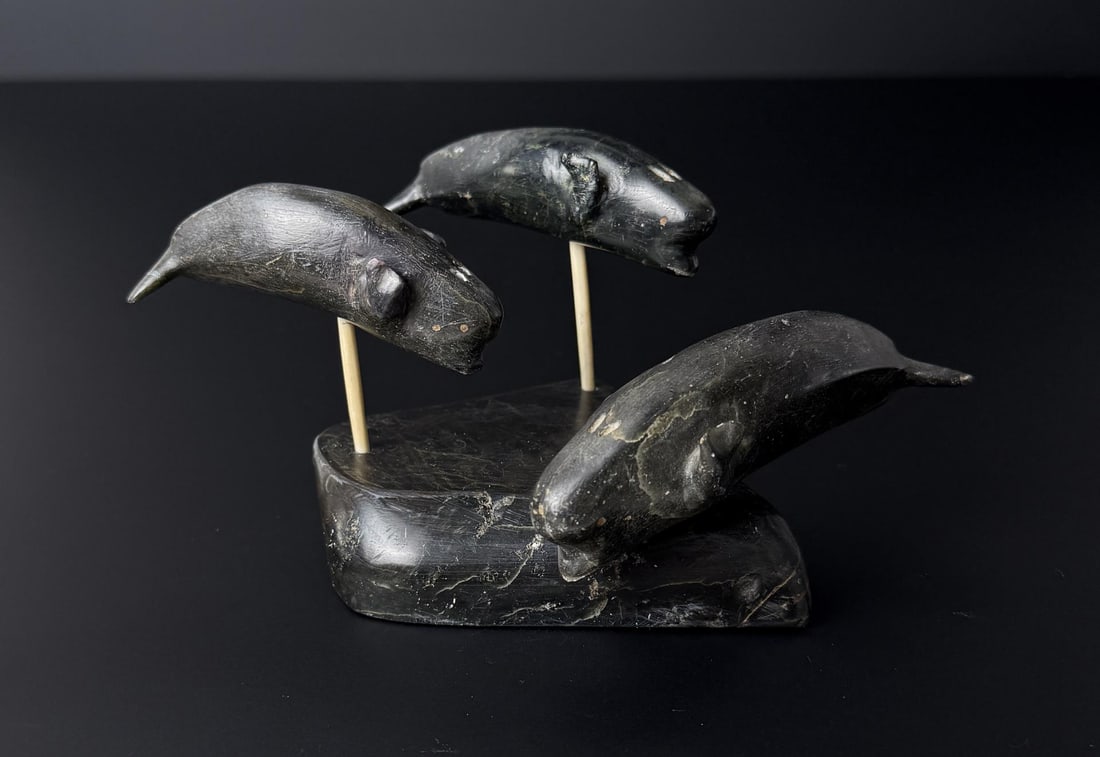 Alaskan Inuit Eskimo Beluga Whale Carving (1 of 13)