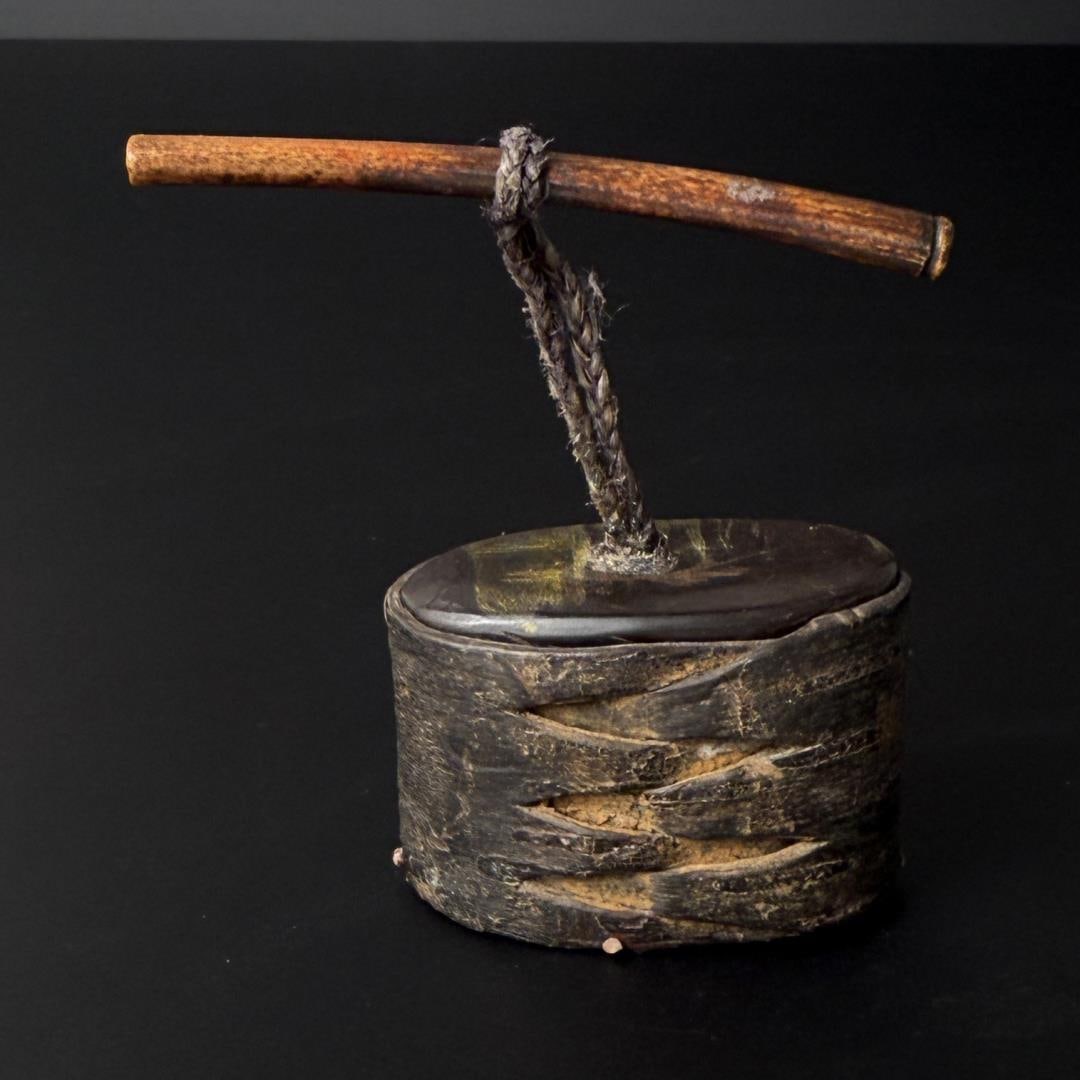 Chukchi Inuit Eskimo Birch Bark Snuff Box (1 of 8)