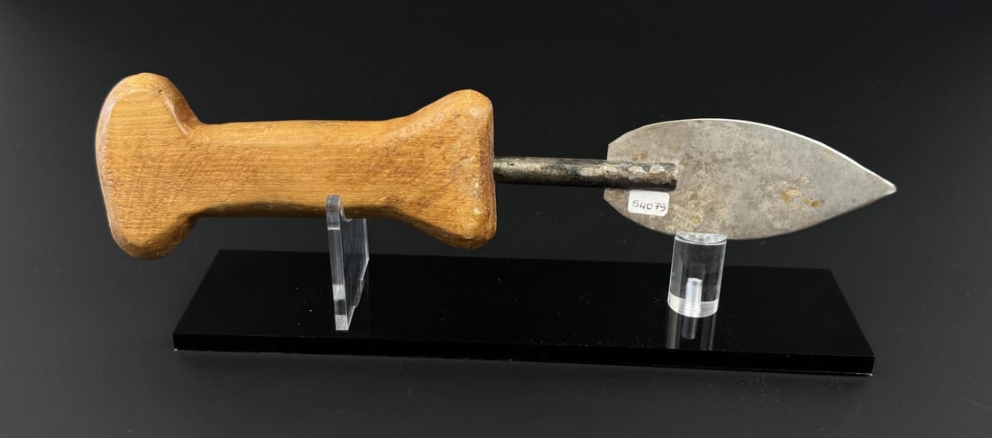 Mark Pistseolak Cape Dorset Walrus Knife: 12" long.