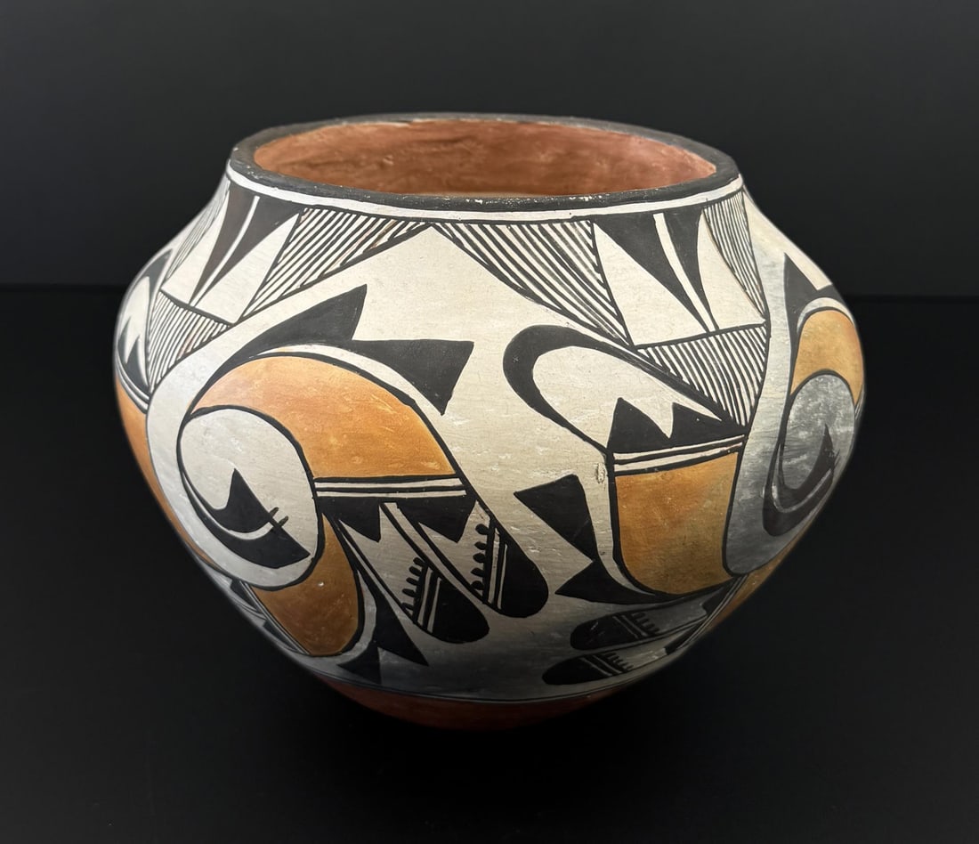 Historic Acoma Pueblo Olla Water Pot Jar: 8 1/4" diameter, 6 1/2" tall.