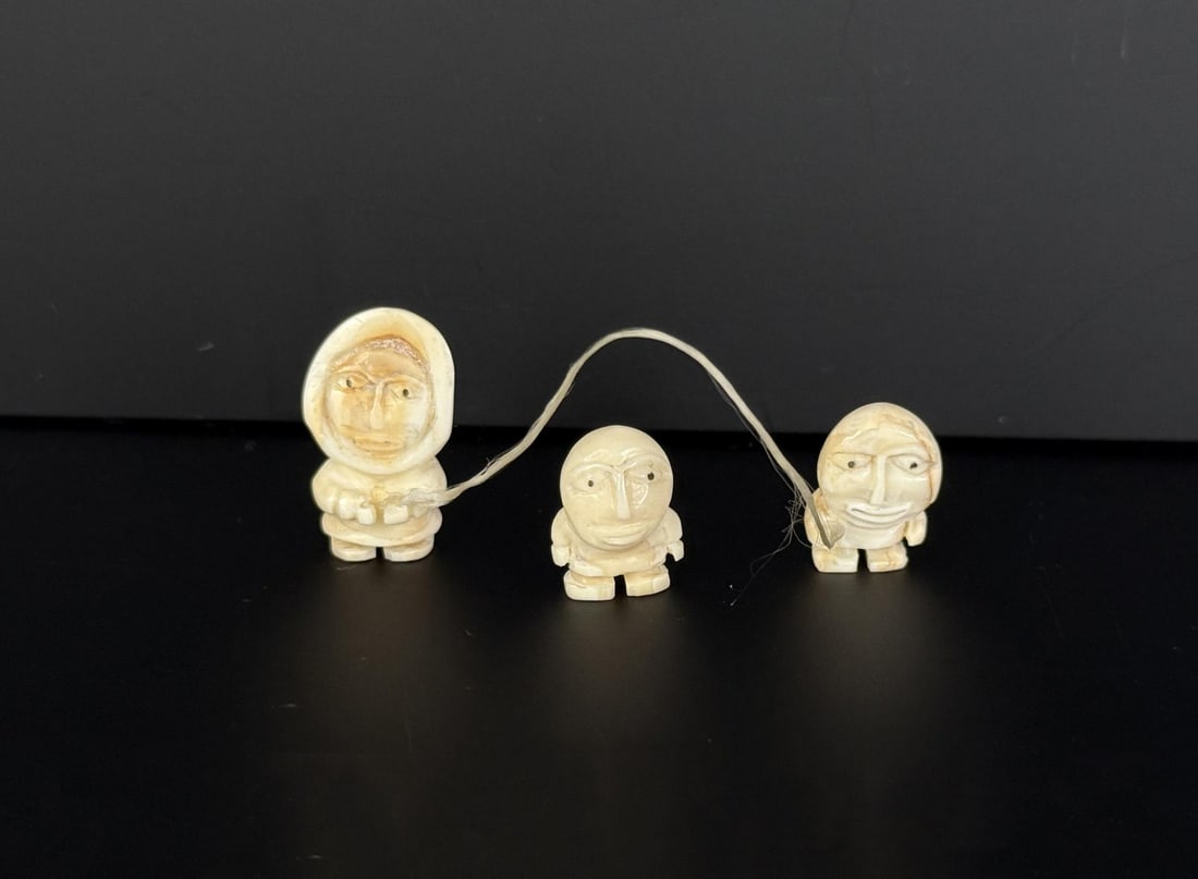 Robert Kuptana Alaskan Inuit Rope Skipping Carving (1 of 6)