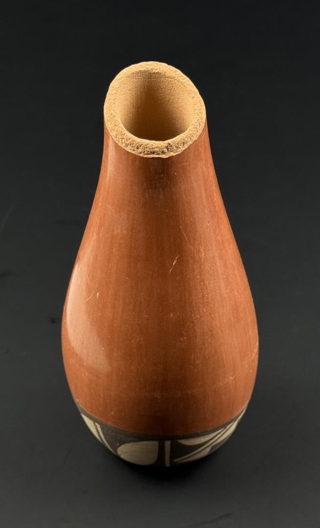 Bessie Yepa Jemez Pueblo Vase (1 of 5)