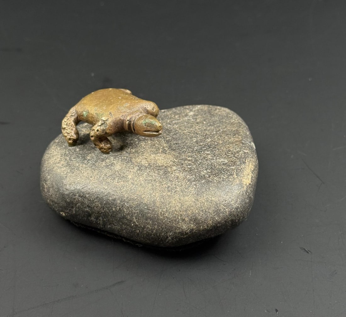 African Akan Ashanti Lizard Gold Weight: 3 1/2" by 3 3/8" by 1 5/8" on stand.